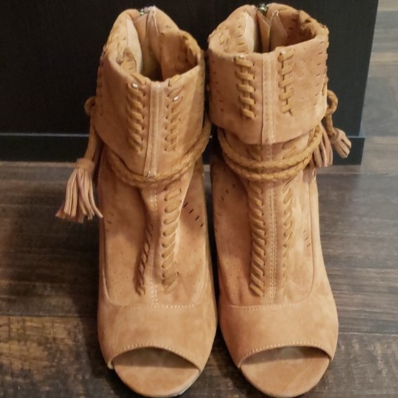 Heels - Picture 2 of 2